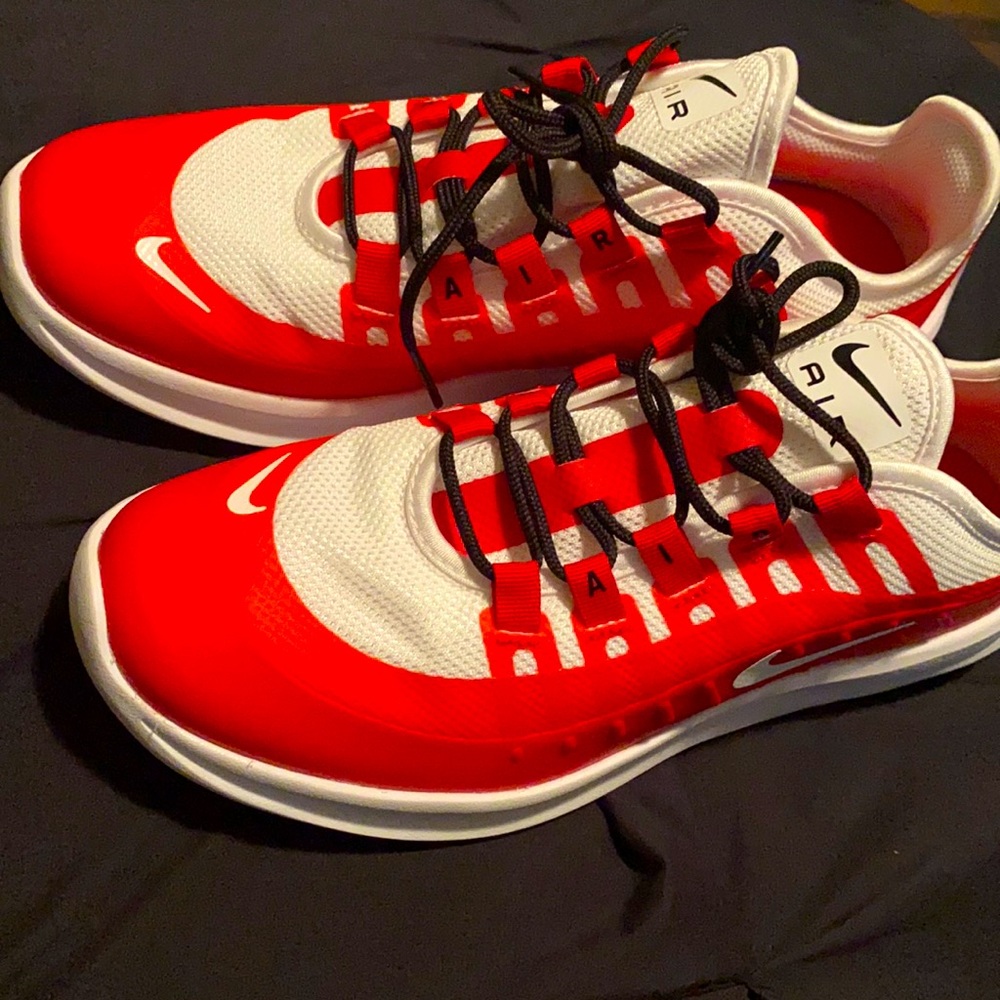 Nike Axis